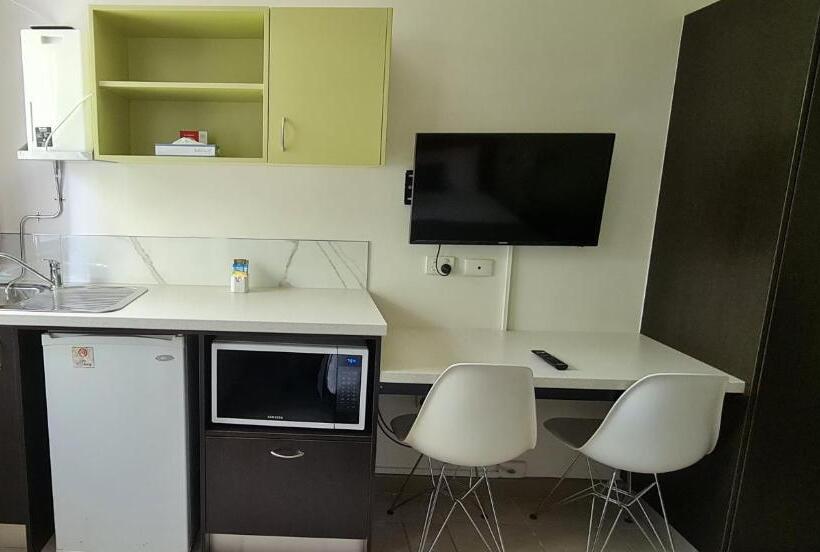 スタンダードスタジオ, Vitina Studio Motel