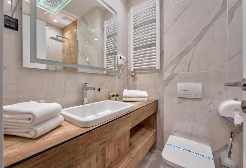 اتاق استاندارد, Aria