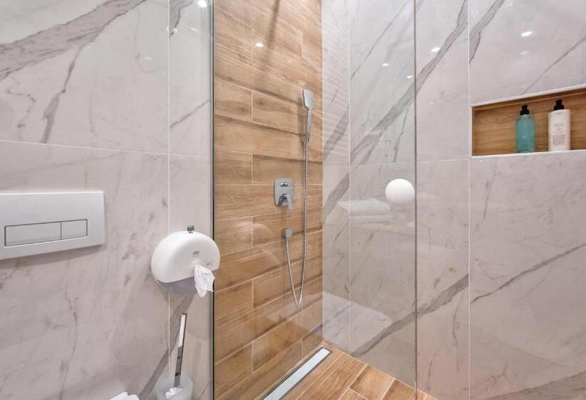 اتاق استاندارد, Aria