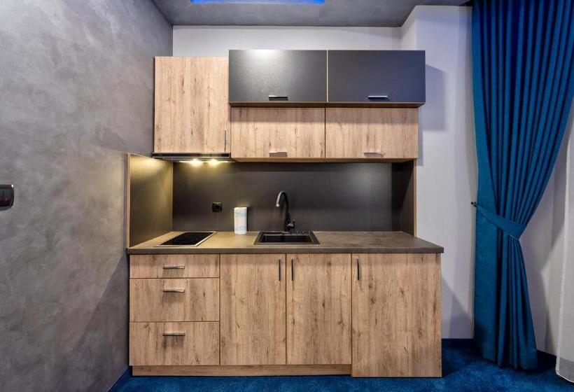 استودیوی استاندارد, Aria