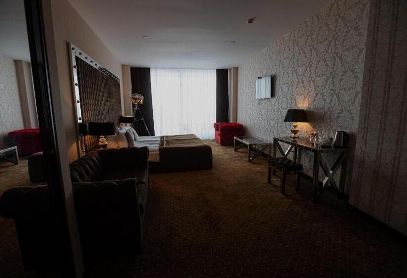 اتاق لوکس با چشم‌انداز دریا, Marine Residence