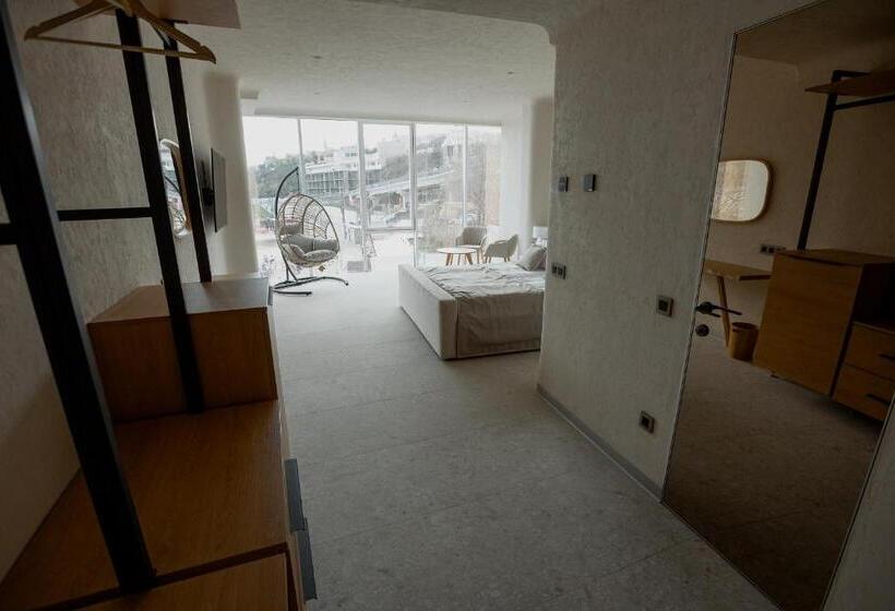 اتاق لوکس, Marine Residence