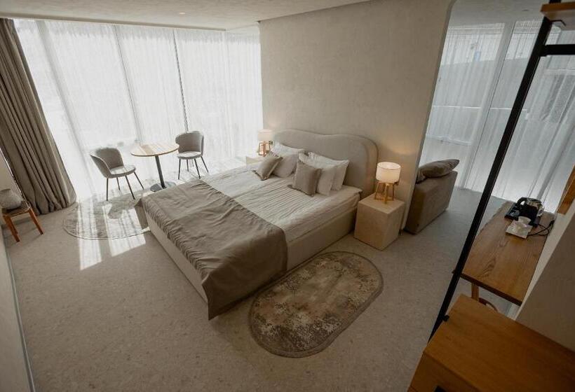 اتاق استاندارد با چشم‌انداز دریا, Marine Residence