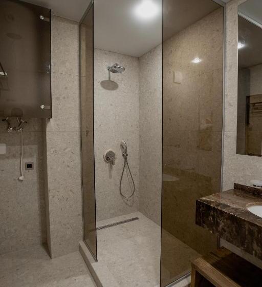 سوییت سوپریور, Marine Residence