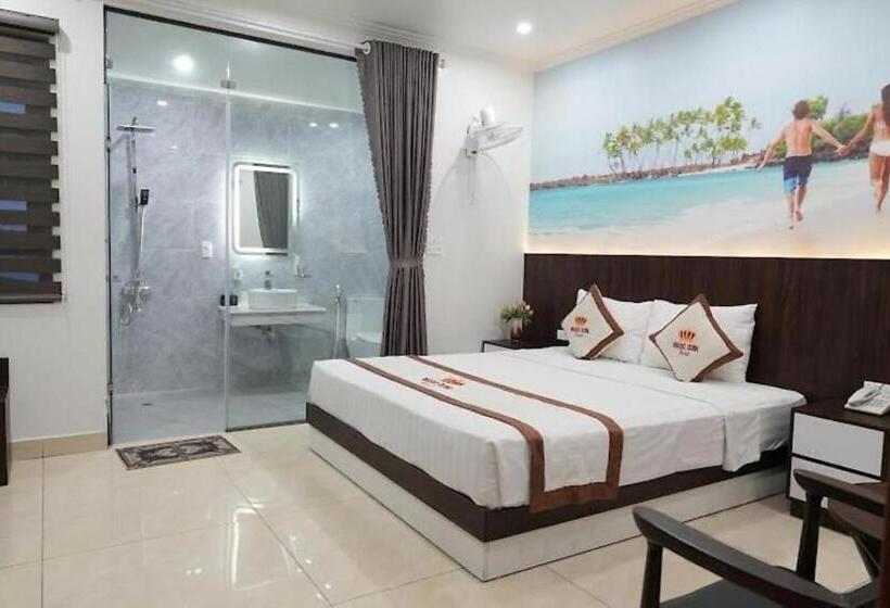 اتاق لوکس, Ngọc Sơn