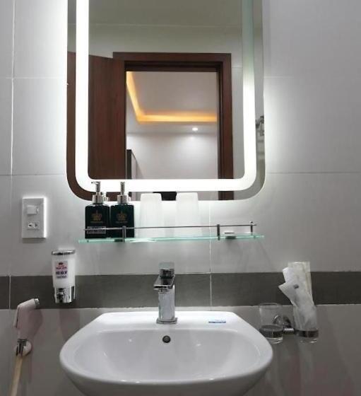 اتاق استاندارد سه نفره, Ngọc Sơn