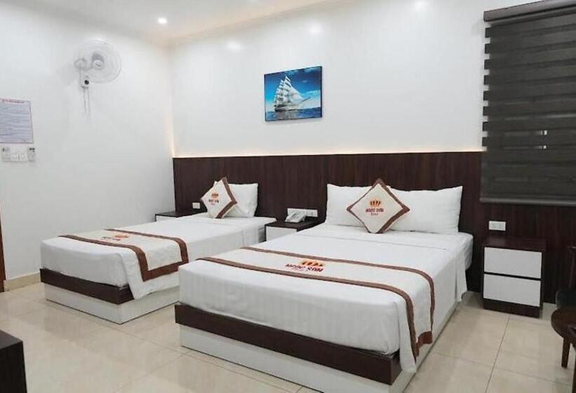 اتاق استاندارد سه نفره, Ngọc Sơn