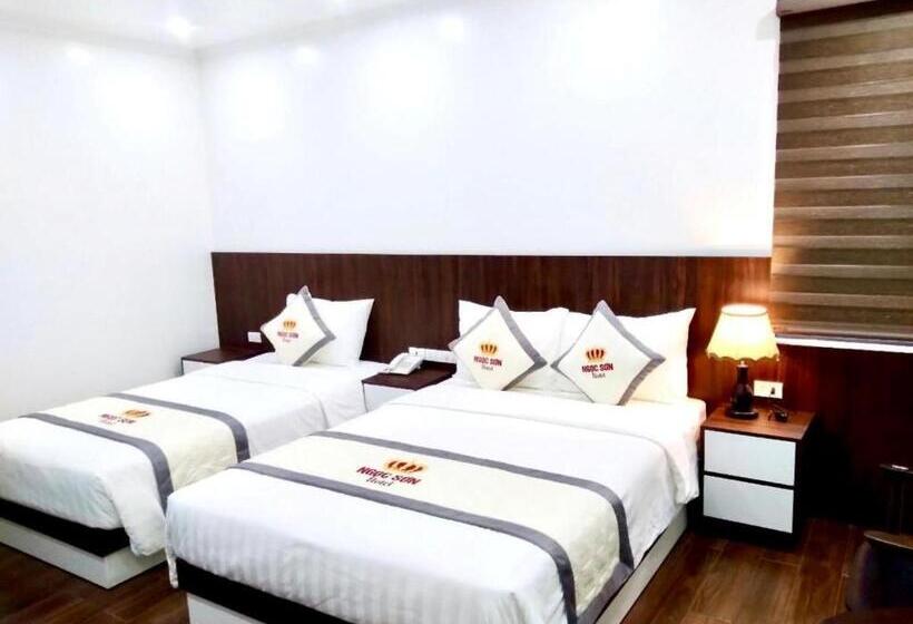 اتاق استاندارد سه نفره, Ngọc Sơn