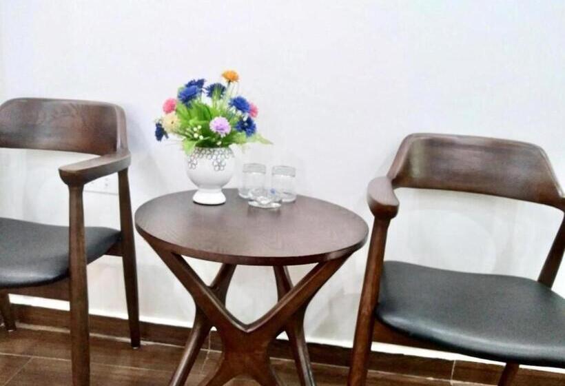 اتاق لوکس چهار تخته, Ngọc Sơn