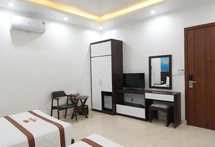 اتاق لوکس چهار تخته, Ngọc Sơn