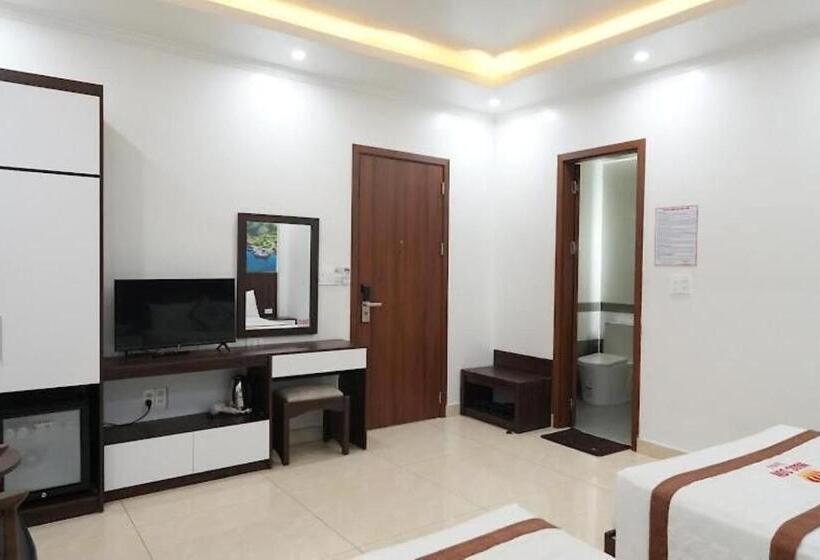 اتاق لوکس چهار تخته, Ngọc Sơn