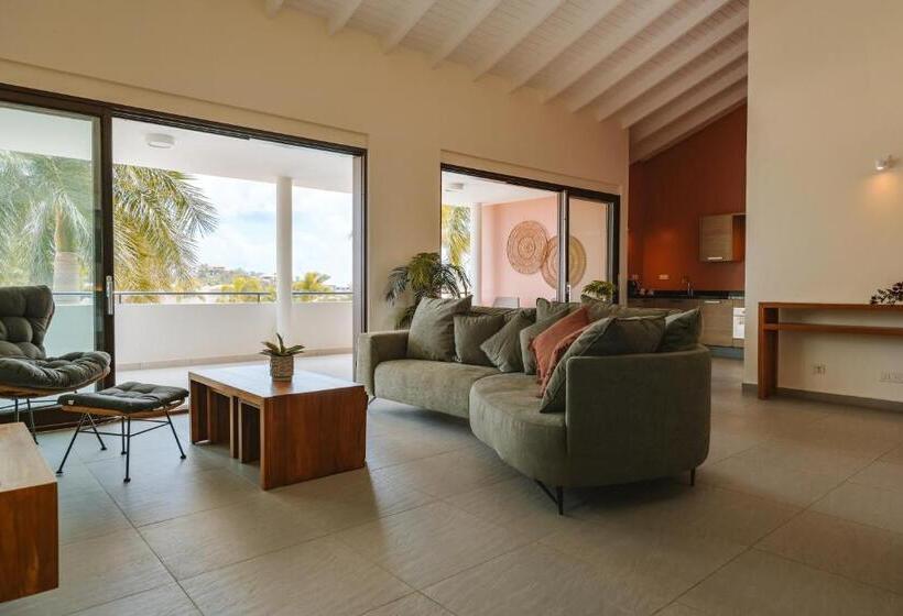 بانگلوی استاندارد, Blue Bay Curaçao Golf & Beach Resort