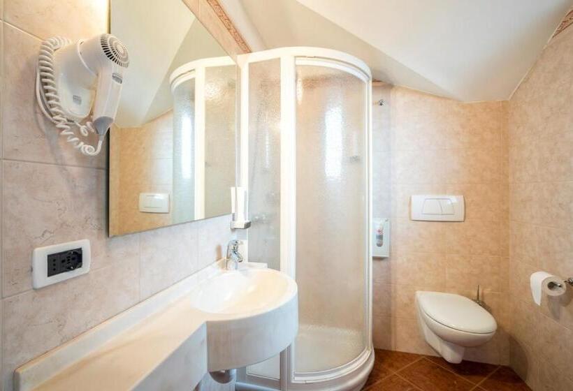 חדר אקונומי, Alle Piramidi