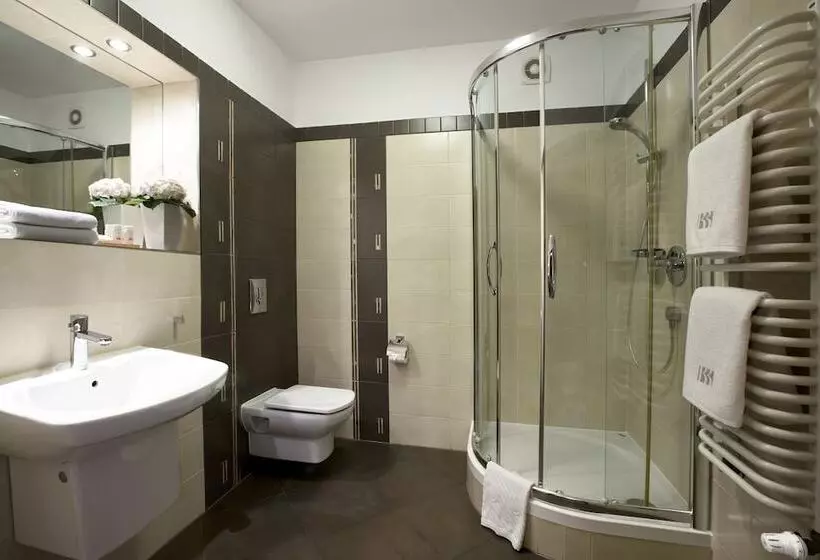 استودیوی استاندارد, Benefis Boutique