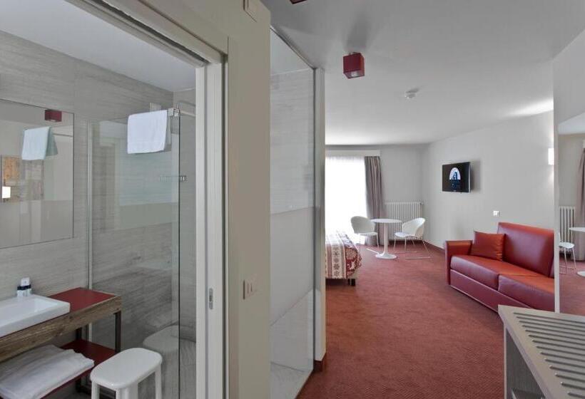 סוויטת ג'וניור, Delle Alpi