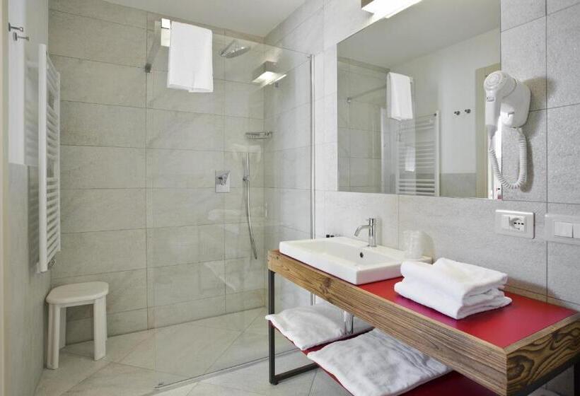 غرفة ديلوكس عائلية, Delle Alpi