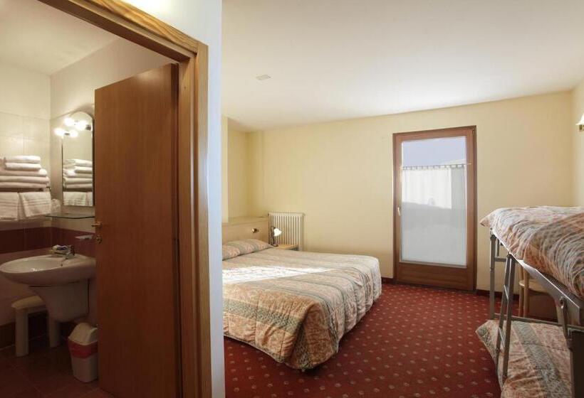 חדר קומפורט לשלושה, Delle Alpi