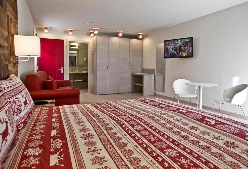 جناح جونيور, Delle Alpi