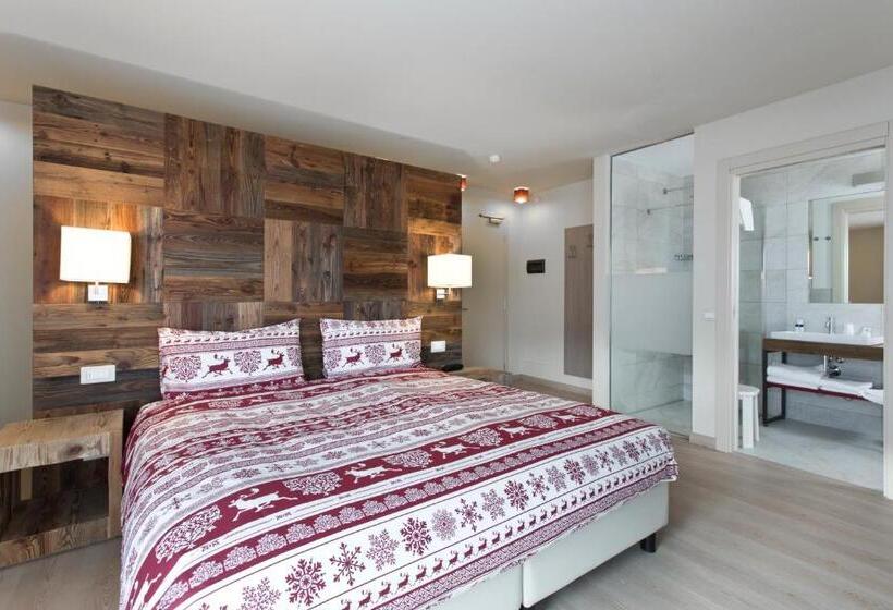 جناح جونيور, Delle Alpi