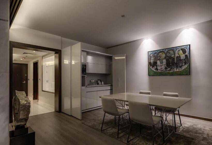 سوئیت با چشم‌انداز, Dusit Thani Lakeview Cairo