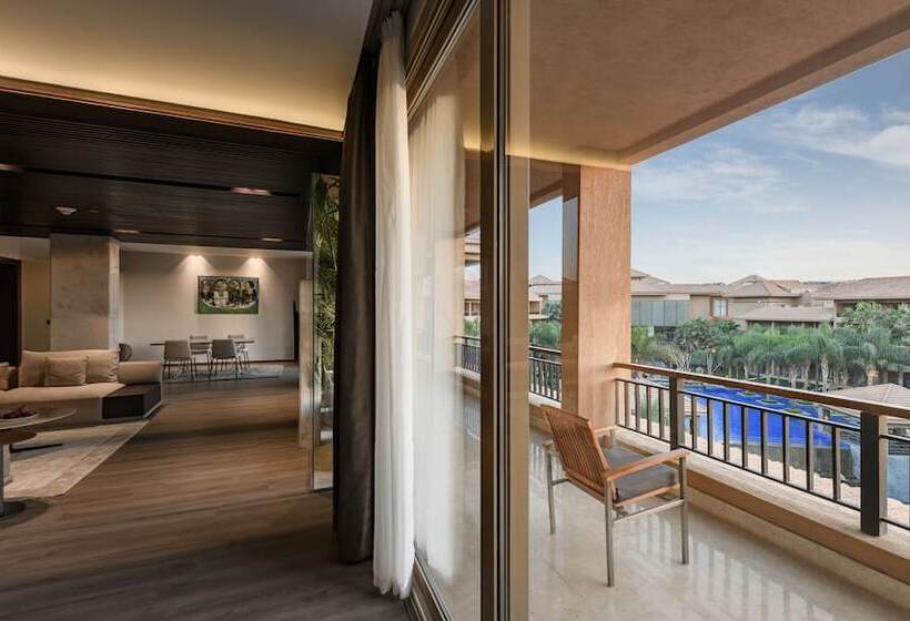 سوئیت با چشم‌انداز, Dusit Thani Lakeview Cairo