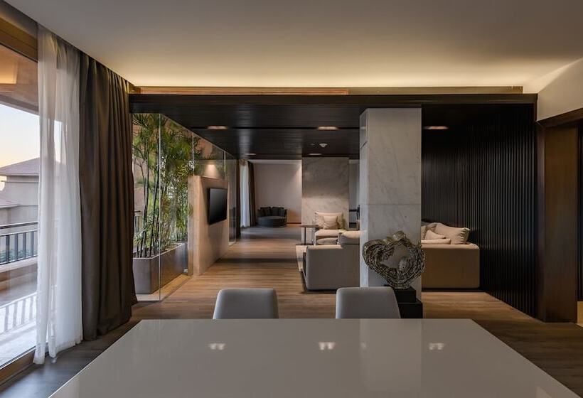 سوئیت با چشم‌انداز, Dusit Thani Lakeview Cairo