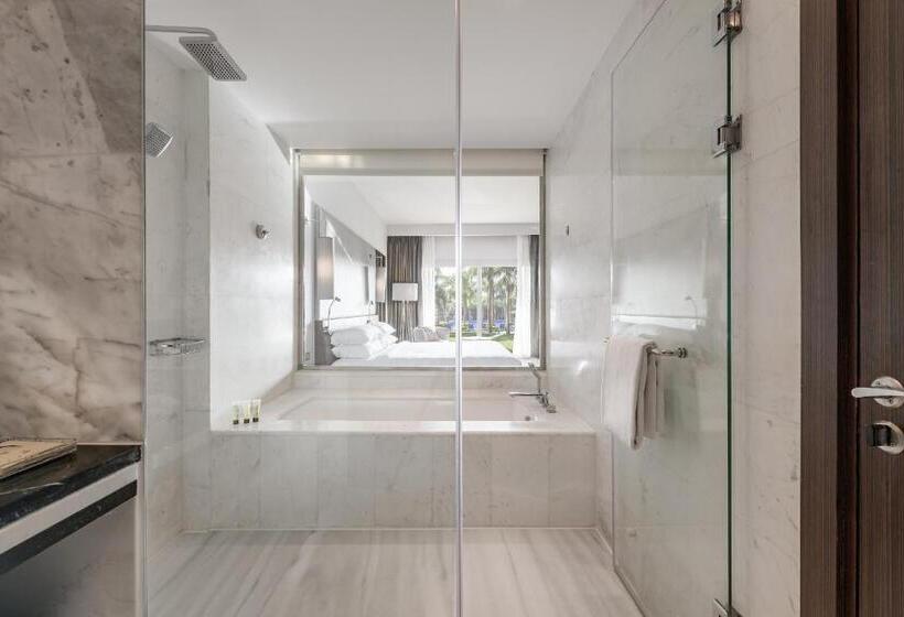 اتاق کلاب, Dusit Thani Lakeview Cairo