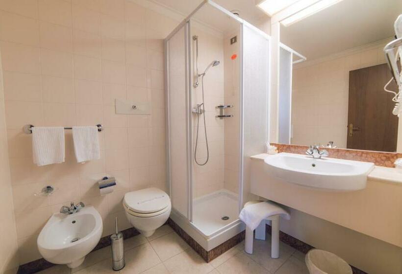 テーマパークスタンダードルーム, Everest Arco