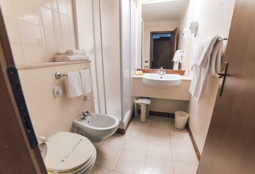 スタンダード４人部屋, Everest Arco