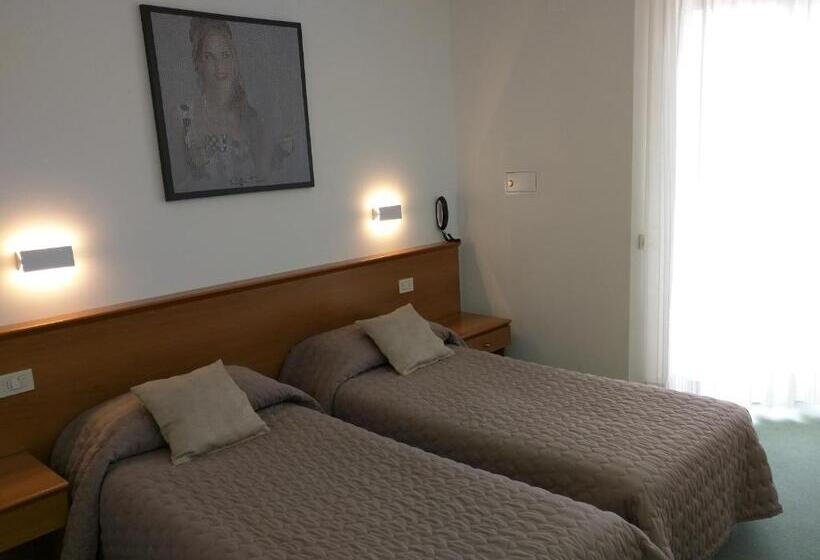 エコノミールーム, Everest Arco