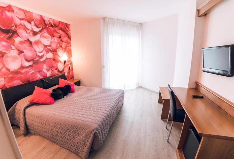 スタンダードルーム, Everest Arco