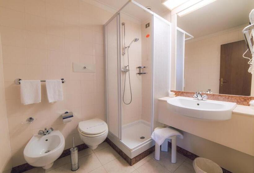 ファミリールーム, Everest Arco