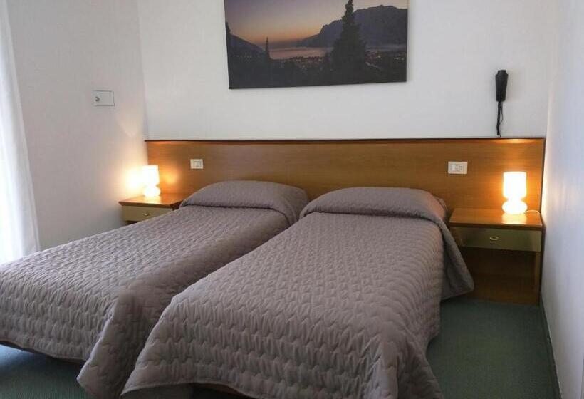 スタンダードルーム, Everest Arco