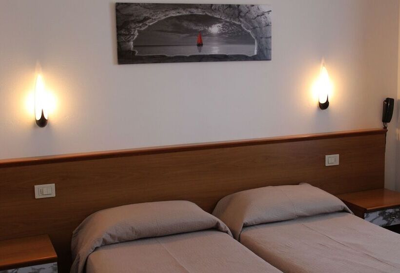 エコノミールーム, Everest Arco