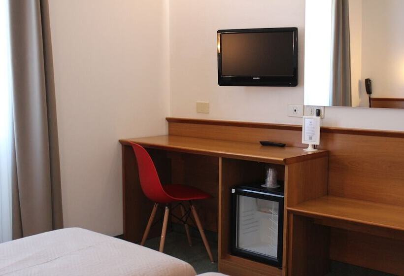 エコノミールーム, Everest Arco