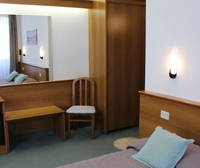 エコノミールーム, Everest Arco