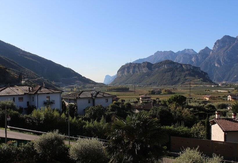 スタンダードルーム, Everest Arco