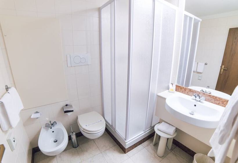 スタンダードルーム, Everest Arco