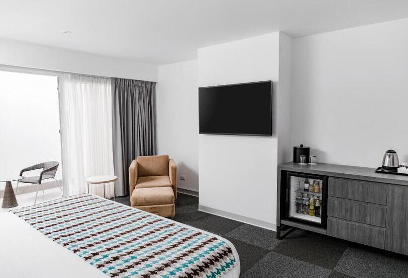 سوییت جونیور, Costa Del Sol Wyndham Tumbes