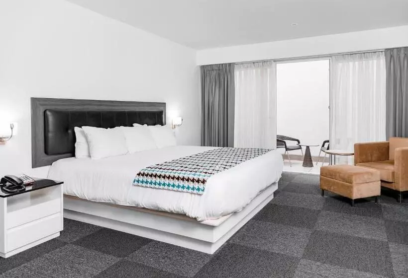 سوییت جونیور, Costa Del Sol Wyndham Tumbes