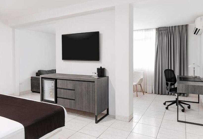 Полулюкс, Costa Del Sol Wyndham Tumbes
