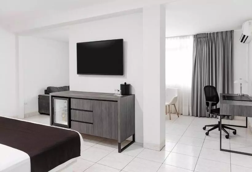 سوییت جونیور, Costa Del Sol Wyndham Tumbes
