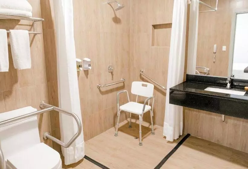 اتاق استاندارد برای معلولان, Costa Del Sol Wyndham Tumbes