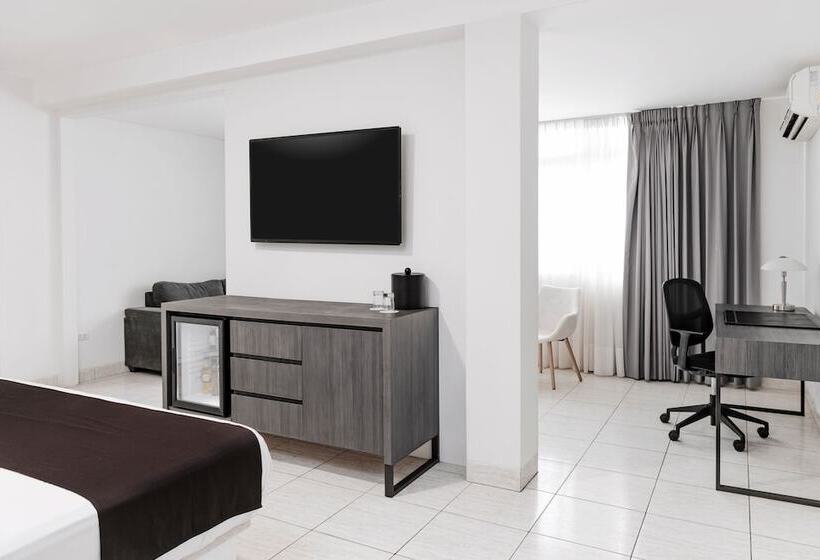 سوییت جونیور, Costa Del Sol Wyndham Tumbes