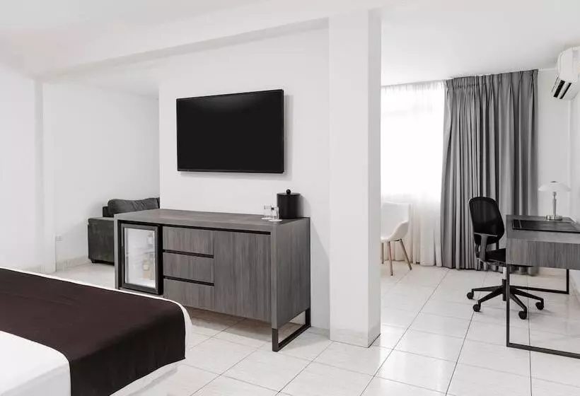 سوییت جونیور, Costa Del Sol Wyndham Tumbes