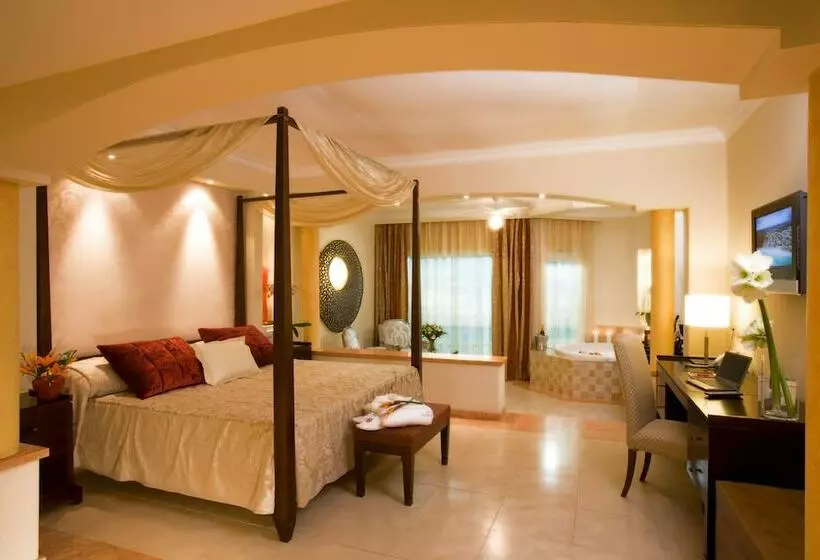 سوئیت جونیور با ماساژ آبی, Majestic Elegance Punta Cana - All Inclusive