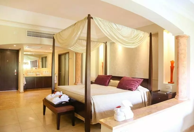سوئیت جونیور با ماساژ آبی, Majestic Elegance Punta Cana - All Inclusive