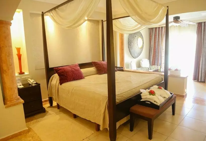 سوئیت جونیور با ماساژ آبی, Majestic Elegance Punta Cana - All Inclusive