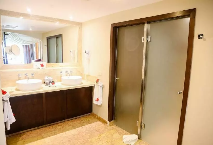 سوئیت جونیور با ماساژ آبی, Majestic Elegance Punta Cana - All Inclusive