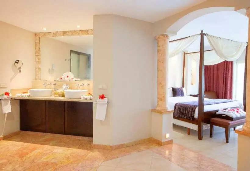 سوئیت با وان آب گرم, Majestic Elegance Punta Cana - All Inclusive